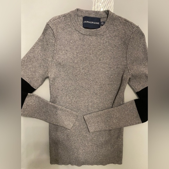 Calvin Klein sweater size S - Picture 4 of 9